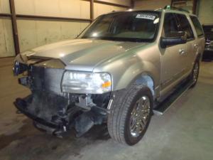 Venta de radiadores para Lincoln Navigator.