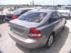  Venta de  autopartes usadas Volvo s40 2006.