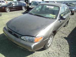 Venta de autopartes y accesorios Ford escort 2001.