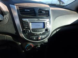 Estereos Originales para Hyundai Accent.