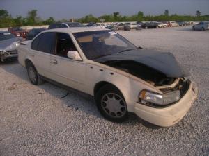 Venta de Partes de  Colision y Accesorios Nissan Maxima 1990.