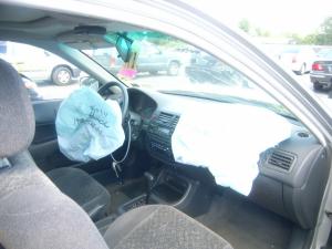  Venta de refacciones y partes de colision 1997.