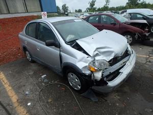Planchuelas Siniestradas para Toyota Echo