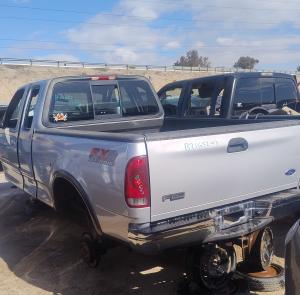 Venta de Partes de Colision y Repuestos Ford