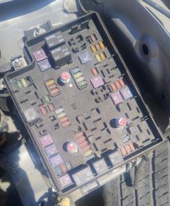 Venta de Autopartes y Transmisiones Cadillac Escalade 2000.