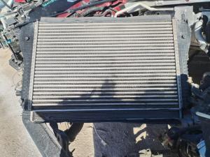 Radiador original para Sentra 2005